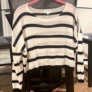 Black and white crop sweater size XS lightweight